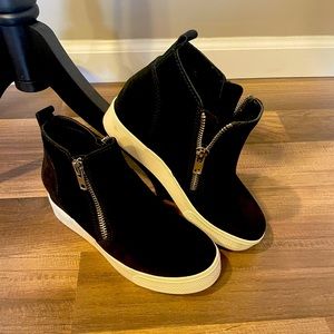 Steve Madden Black wedge sneakers size7